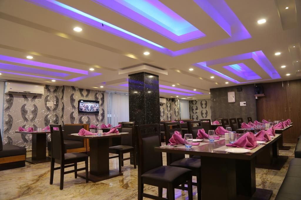 Hotel D' Sapphire Guwahati Exterior foto