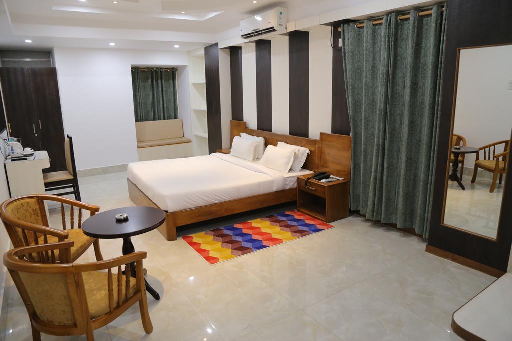 Hotel D' Sapphire Guwahati Exterior foto