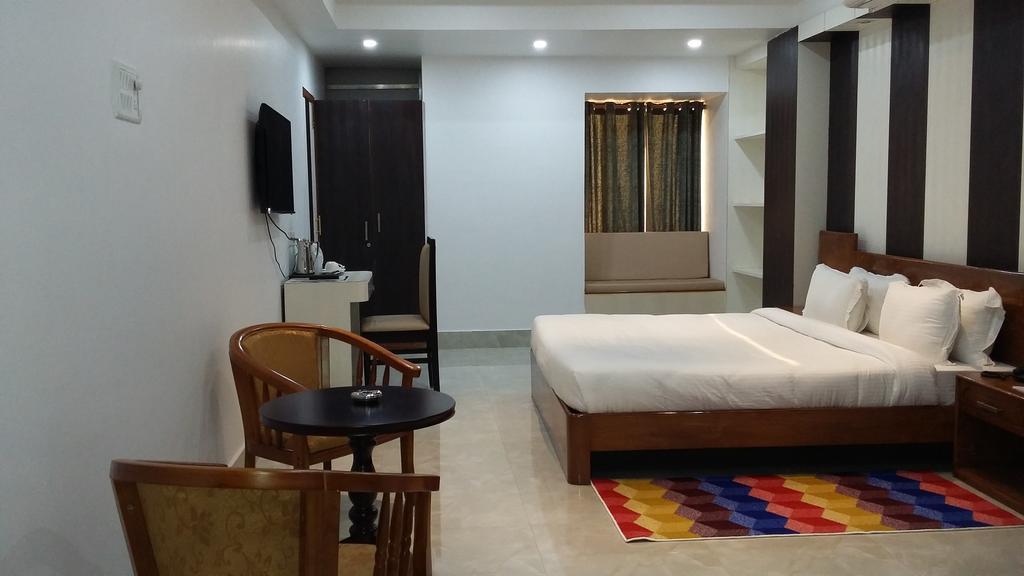 Hotel D' Sapphire Guwahati Exterior foto