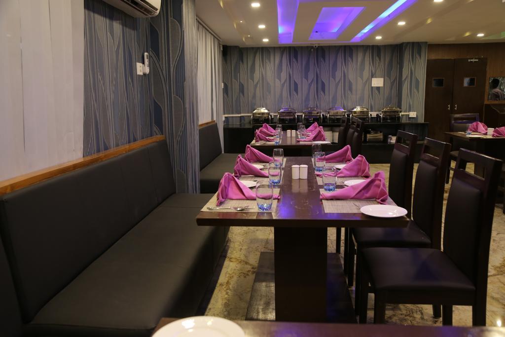 Hotel D' Sapphire Guwahati Exterior foto