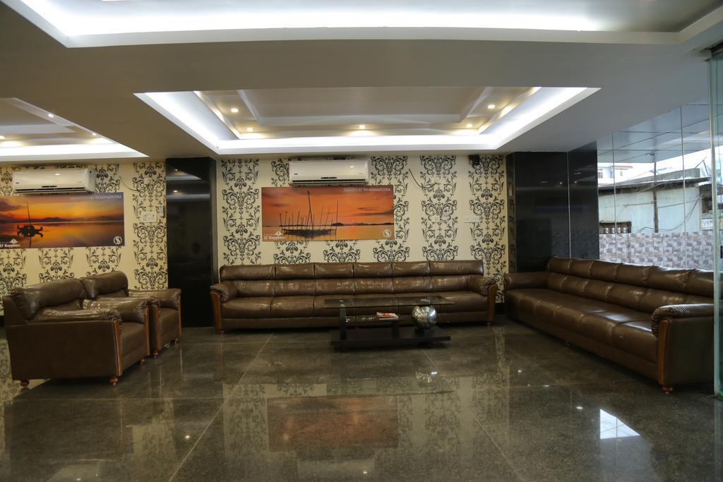Hotel D' Sapphire Guwahati Exterior foto