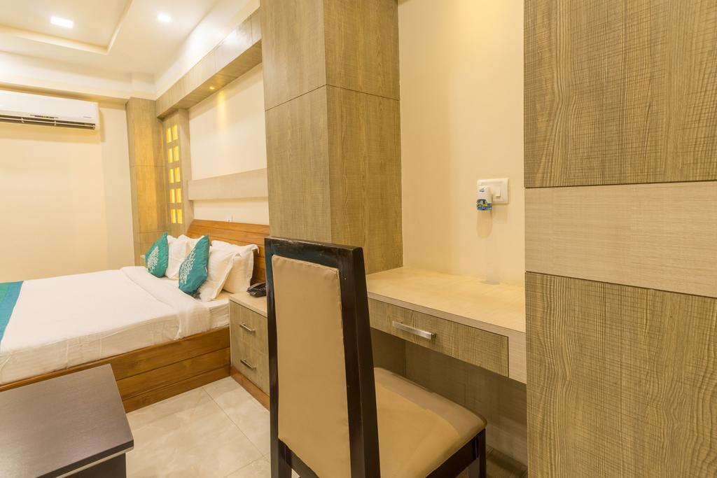 Hotel D' Sapphire Guwahati Exterior foto