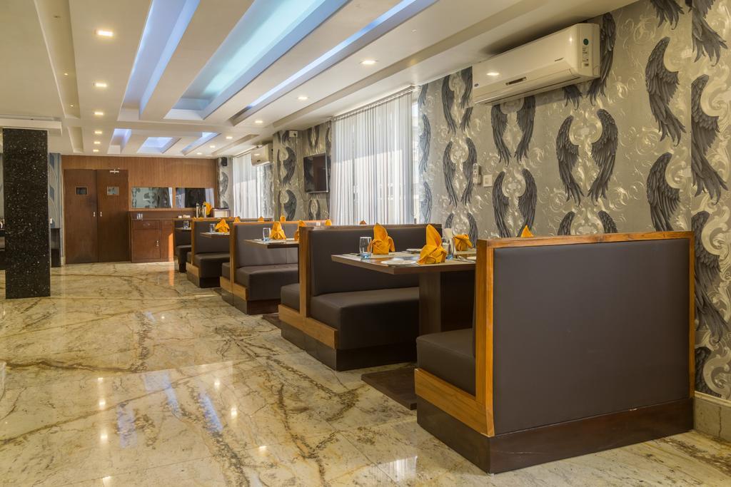 Hotel D' Sapphire Guwahati Exterior foto