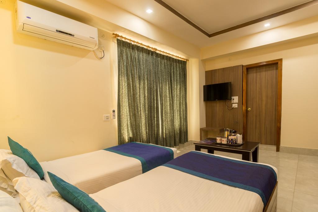 Hotel D' Sapphire Guwahati Exterior foto