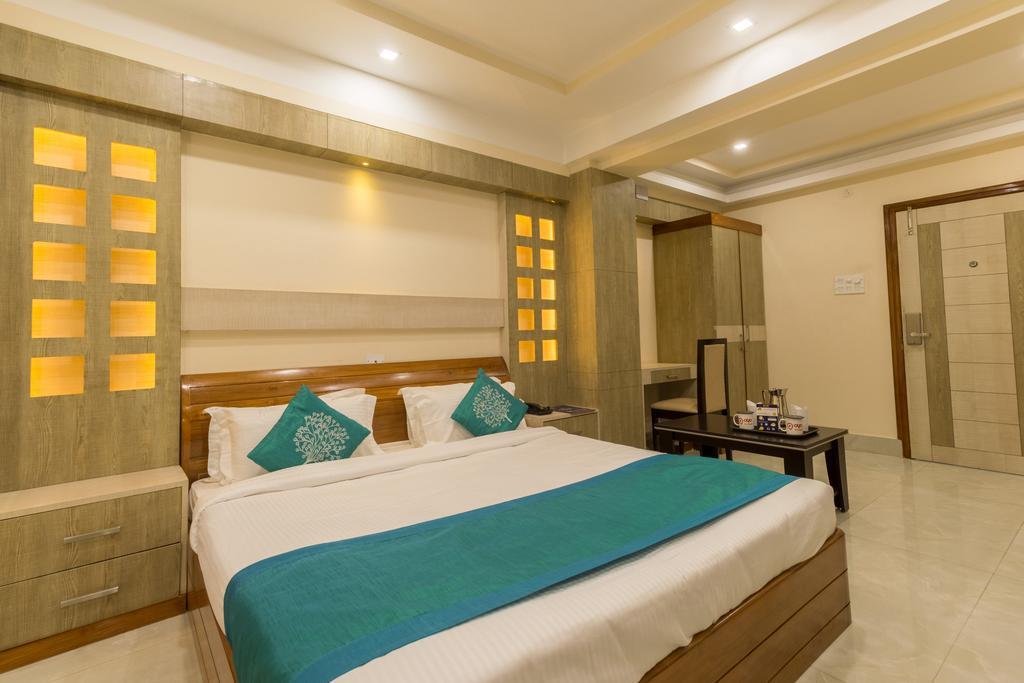 Hotel D' Sapphire Guwahati Exterior foto